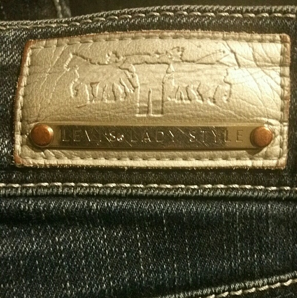 Levi's Ladies Style Jeans - Picture 2 of 6